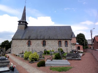Neuville-en-Avesnois (Nord, Fr) église, coté sud
