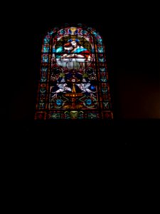 Neuville-sur-Saône - Église Notre-Dame-de-l'Assomption - Vitrail - Scène de la Bible, évangile selon Saint Jean 13,23