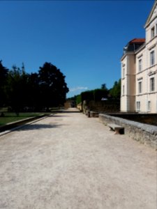 Neuville-sur-Saône - Allée du Patrimoine, depuis l'allée de Cabeceiras de Basto