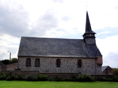 Neuville-en-Avesnois (Nord, Fr) église, coté nord