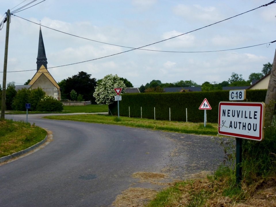 Neuville-sur-Authou (Eure, Fr) city limit sign