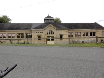 Neuville-sur-Ornain (Meuse) ancien lavoir publique, salle des fêtes