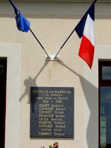 Neuville-sur-Margival (Aisne) plaque mon aux morts sur la nouvelle mairie