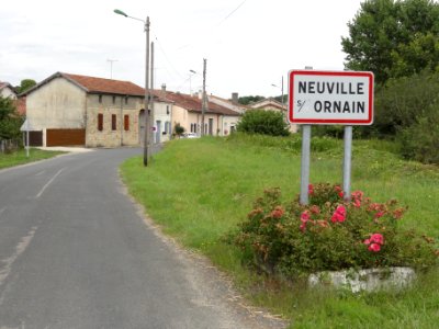 Neuville-sur-Ornain (Meuse) city limit sign