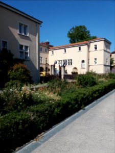 Neuville-sur-Saône - Château d'Ombreval, entrée principale