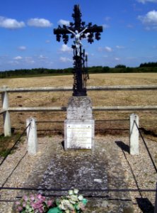 Neuville-sur-Authou tombe2