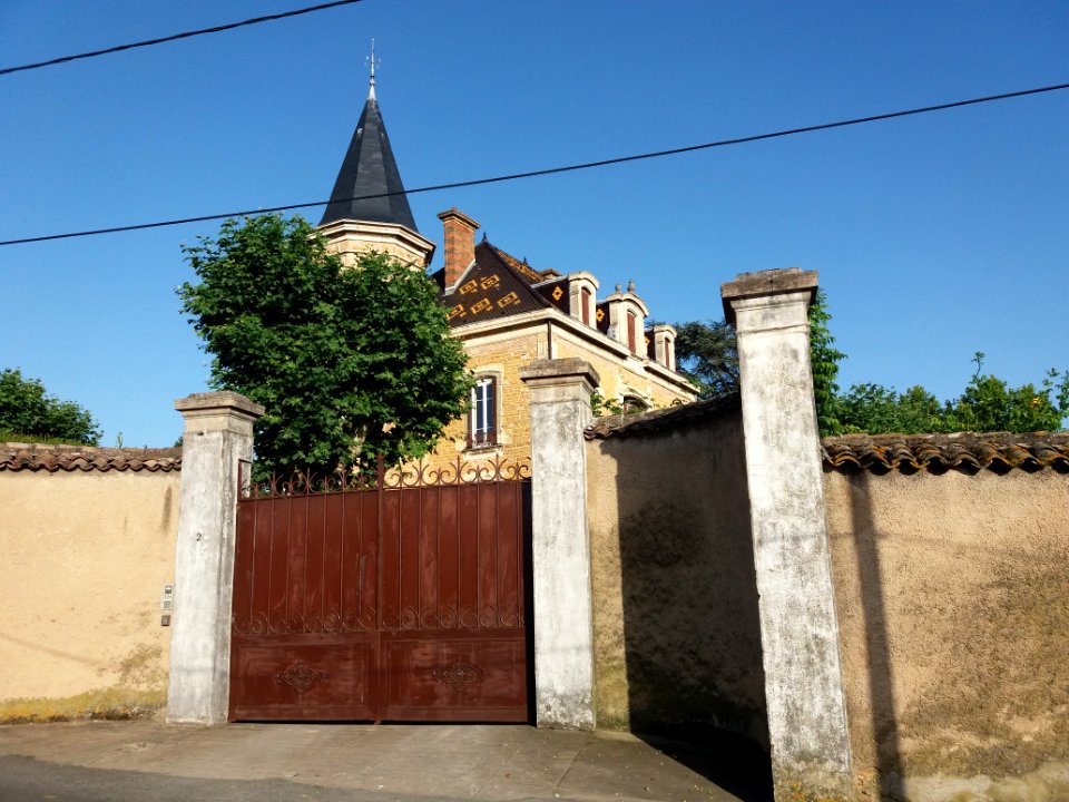 Neuville-sur-Saône - Chemin Bressan - Château - Entrée
