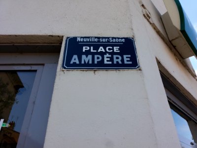 Neuville-sur-Saône - Place Ampère, plaque