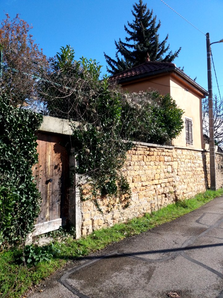 Neuville-sur-Saône - Chemin de l'Écho - Ancienne bâtisse