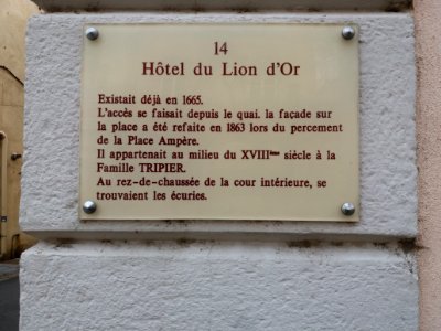 Neuville-sur-Saône - Place Ampère - Plaque Hôtel du Lion d'Or