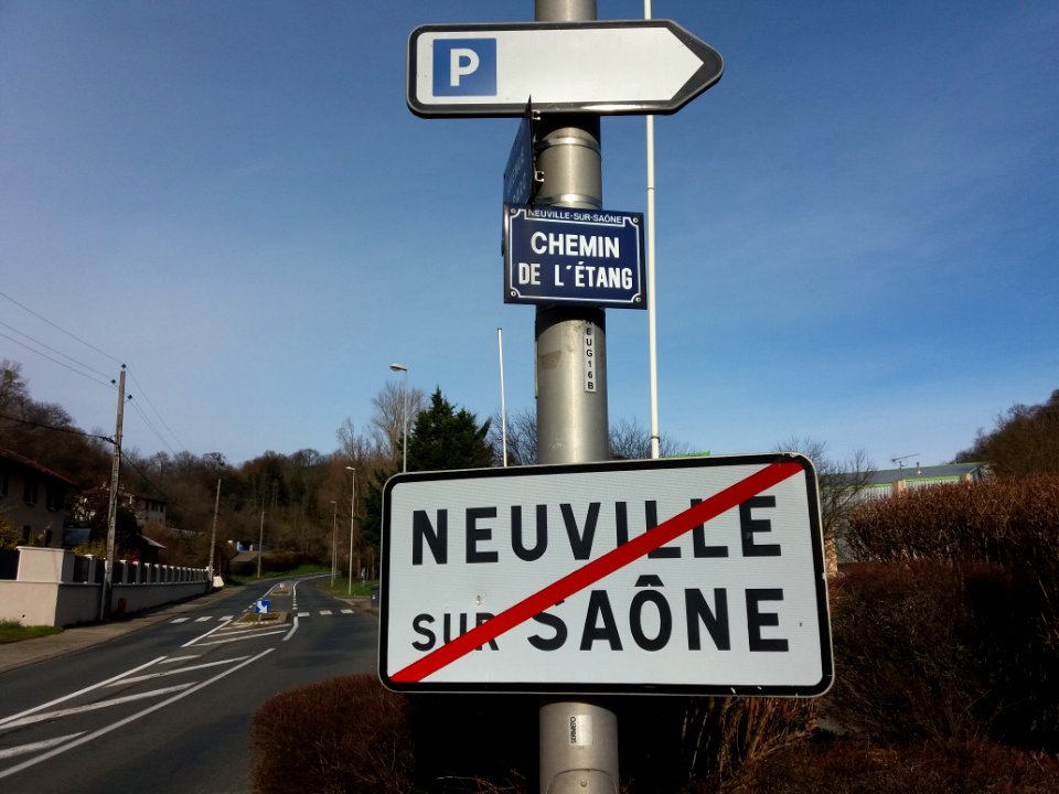 Neuville-sur-Saône - Chemin de l'Étang - Plaque et panneaux
