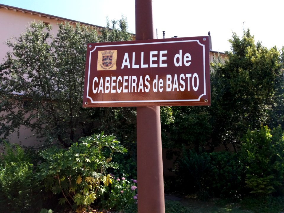 Neuville-sur-Saône - Allée de Cabeceiras de Basto, plaque
