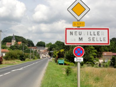 Neuviller-sur-Moselle, (M-et-M) city limit sign