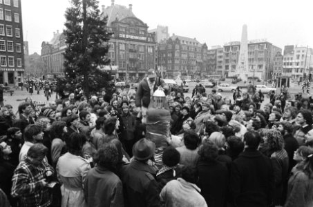 Neutronenbomprotest Amsterdam Electric Circus op Dam in Amsterdam, Bestanddeelnr 930-0578