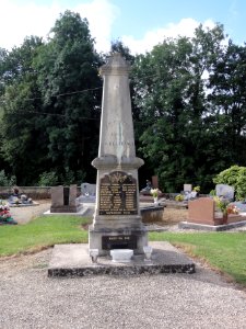 Neuville-lès-This (Ardennes) monument aux morts