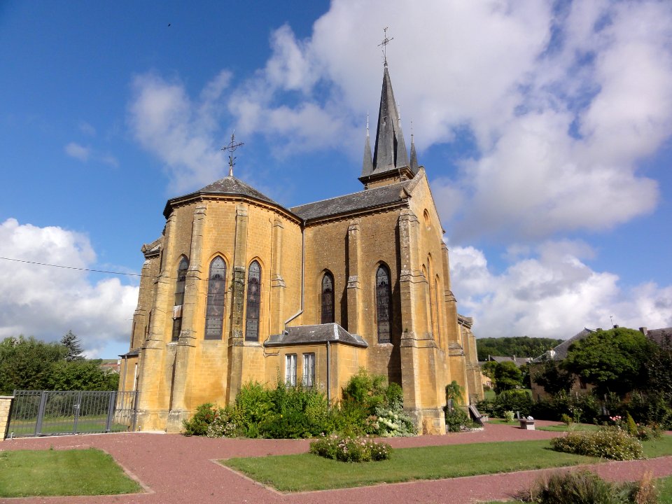 Neuville-lès-This (Ardennes) église, chevet