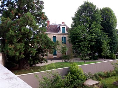 Neuville-sur-Saône - Chemin du Foulon, grande maison de face