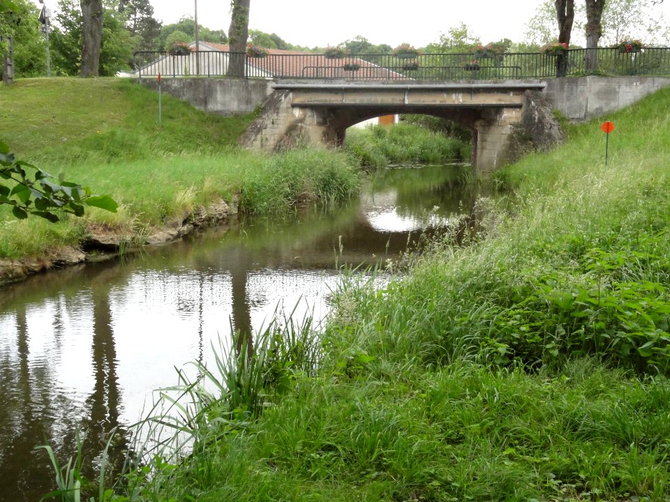 Neufmoulins (Moselle) ruisseau de l'Étang Hambourg, le pont