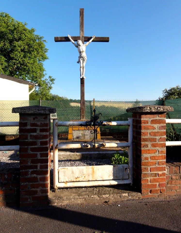 Neuf-Mesnil (Nord, Fr) croix de chemin