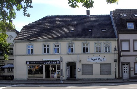 Neuhaus-Schlossstrasse 1