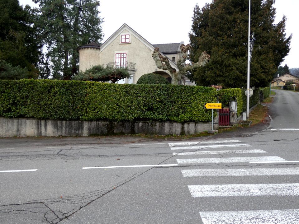 Neuvecelle - Avenue du Léman - Maison avec tour à l'angle de l'avenue Rouffin