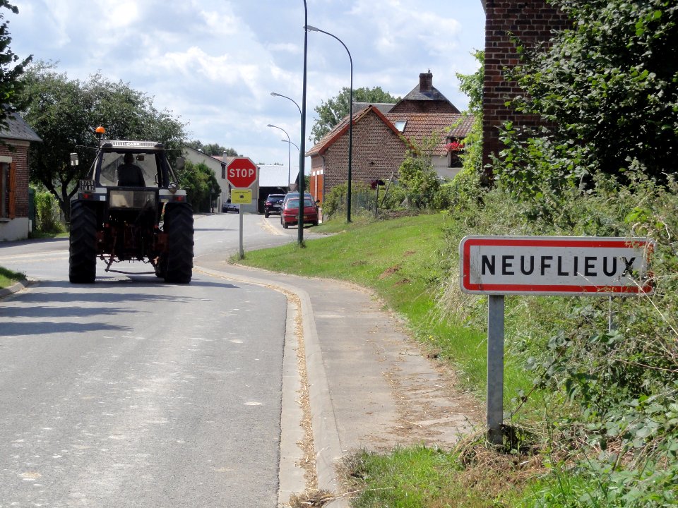 Neuflieux (Aisne) city limit sign