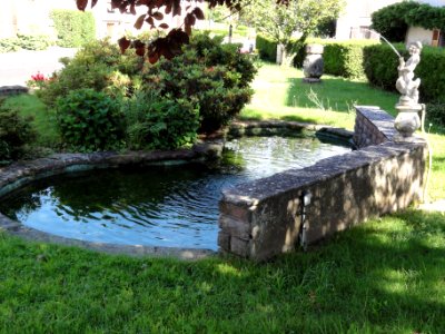 Neufmaisons (M-et-M) fontaine sculptée