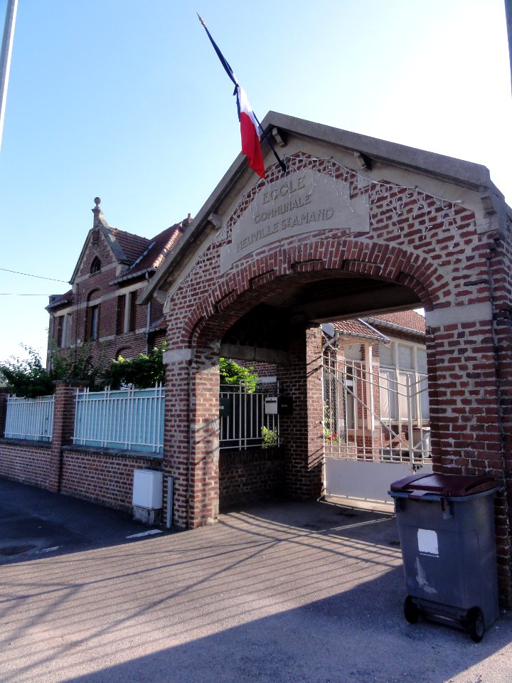 Neuville-Saint-Amand (Aisne) école communale