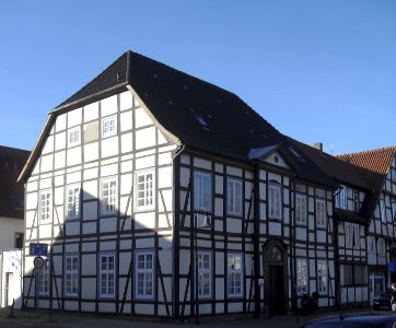 Neuhaus-Schlossstrasse 8