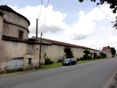 Neuviller-sur-Moselle, (M-et-M) château, mur d'enceinte du domaine