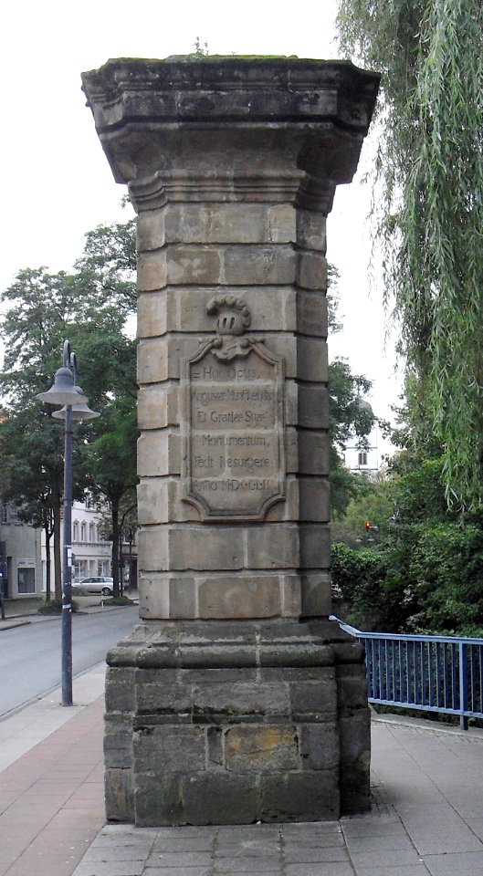 Neuhaus - Pylon Lippebruecke-2