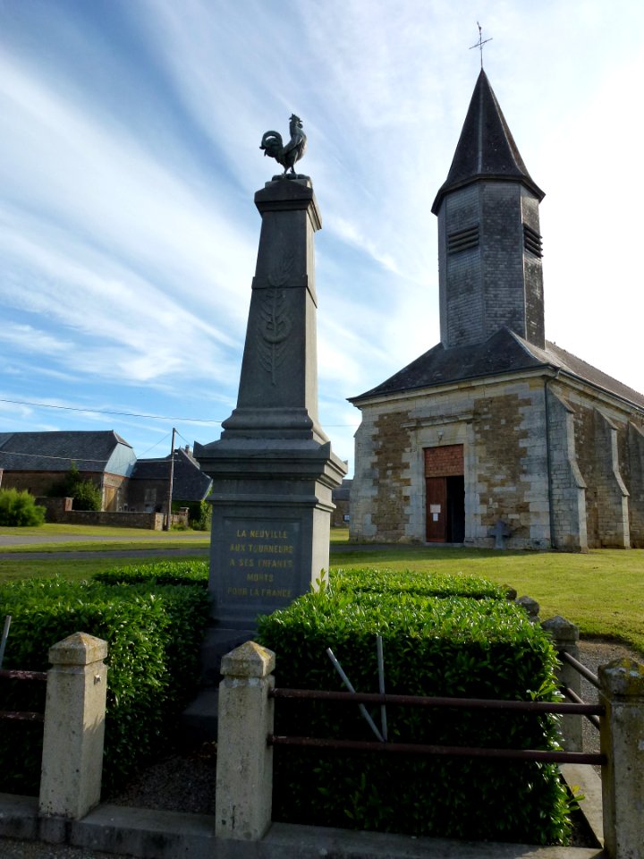 Neuville-lez-Beaulieu (Ardennes) monument aux morts La Neuville aux Tourneurs