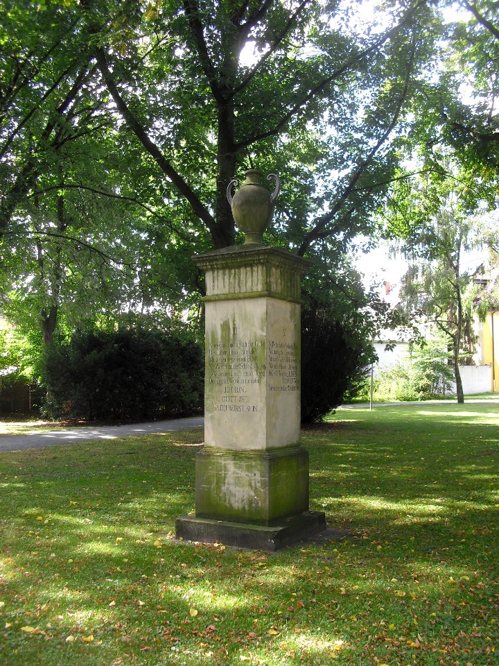 Neuhaus-Alter Kirchhof-1
