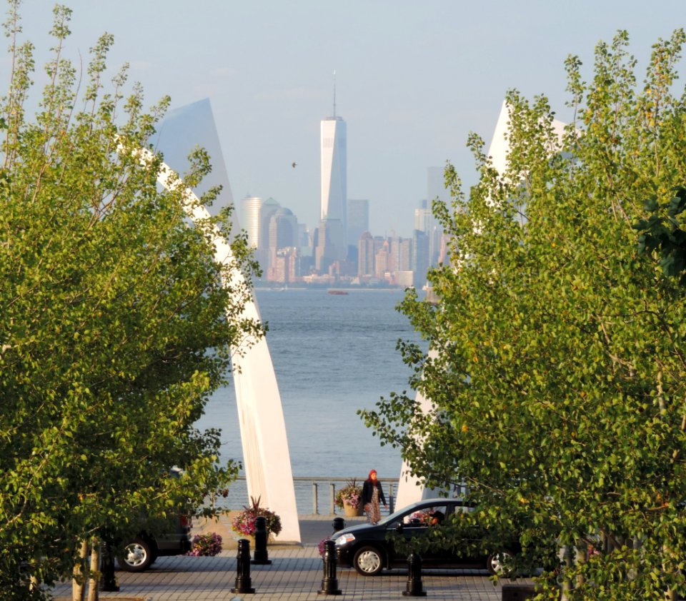 New 1 WTC framed in SI 911 monument jeh