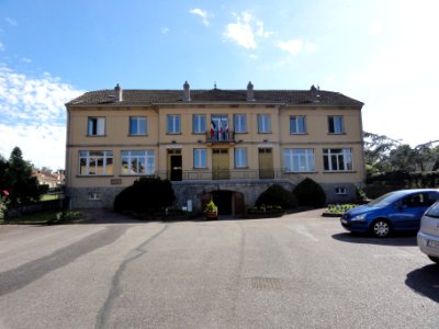 Neufmaisons (M-et-M) mairie - école