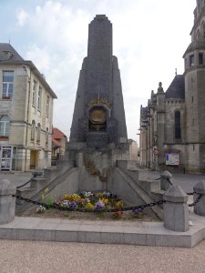 Neufchâtel-sur-Aisne (Aisne) Monument aux morts commune
