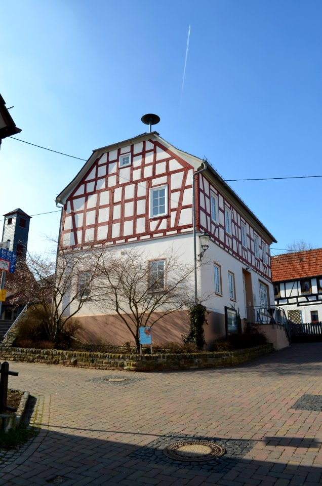 Neuhof (Taunusstein), Rathaus (1)