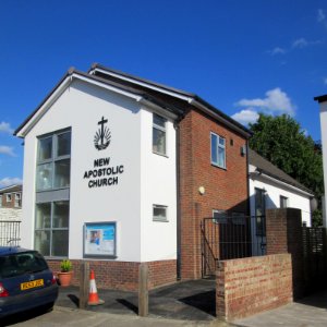 New Apostolic Church, Winters Road, Thames Ditton (June 2015) (1)