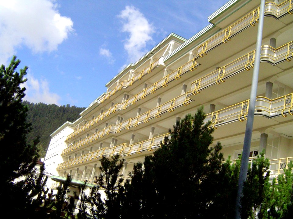 Nederlandsch Sanatorium Davos 007 voorgevel gezien naar links
