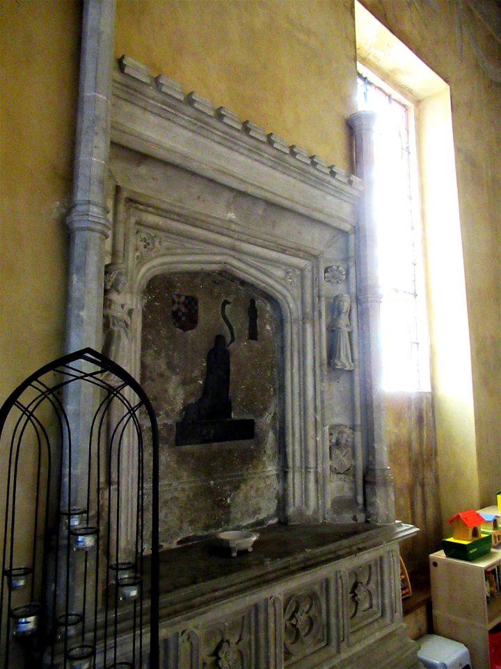Nevill tomb, Mereworth 01