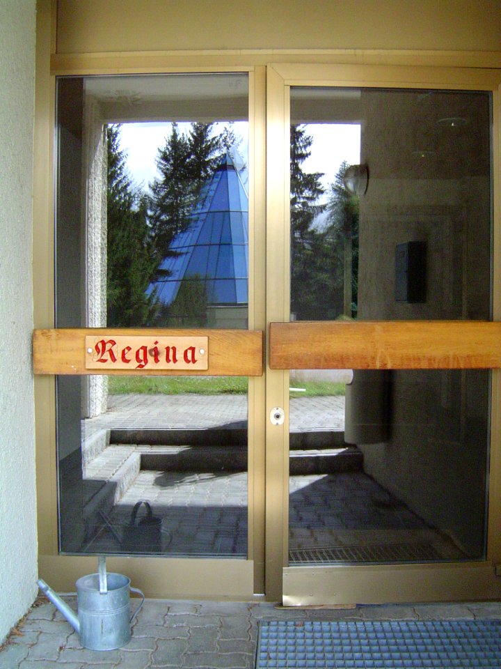 Nederlandsch Sanatorium Davos 015 ingang gebouw Regina