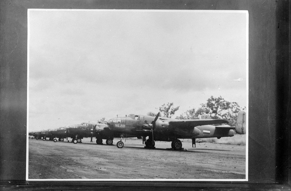 Nederlands-Australisch 18th squadron in Australië B-25 Mitchell bommenwerpers, Bestanddeelnr 935-3371