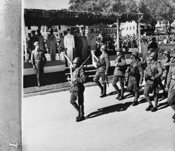 Nederlands West-Indië, Suriname. Bezoek van prins Bernhard. Militaire parade te , Bestanddeelnr 935-1562