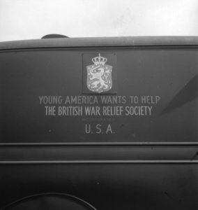 Nederlands wapenschild met tekst Young America wants to help. The British War R, Bestanddeelnr 935-1638