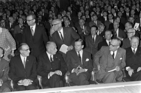 Nederlands Wegencongres te Utrecht, v.l.n.r. ir. J. Stan, Burgemeester De Ranitz, Bestanddeelnr 919-8545