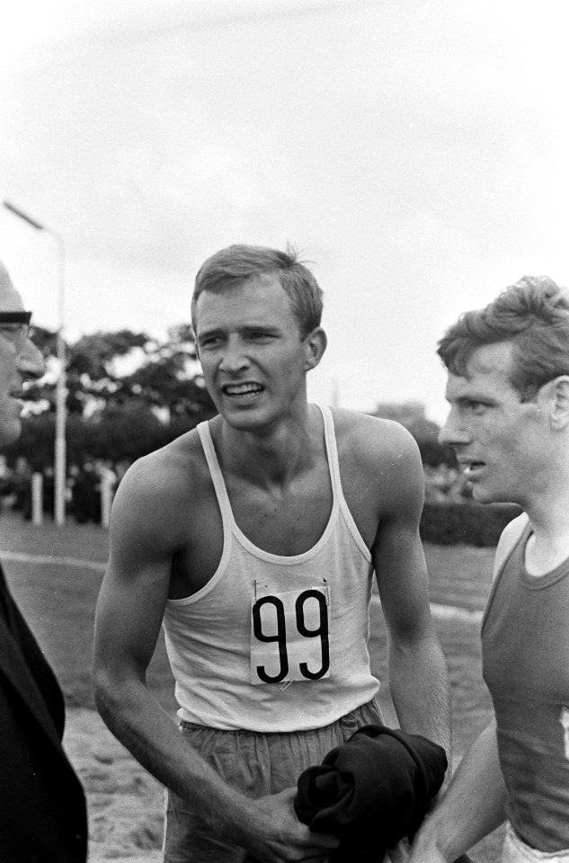 Nederlandse Atletiekkampioenschappen Rotterdam. A. D. de Jong met Frans Luytjes , Bestanddeelnr 920-5972