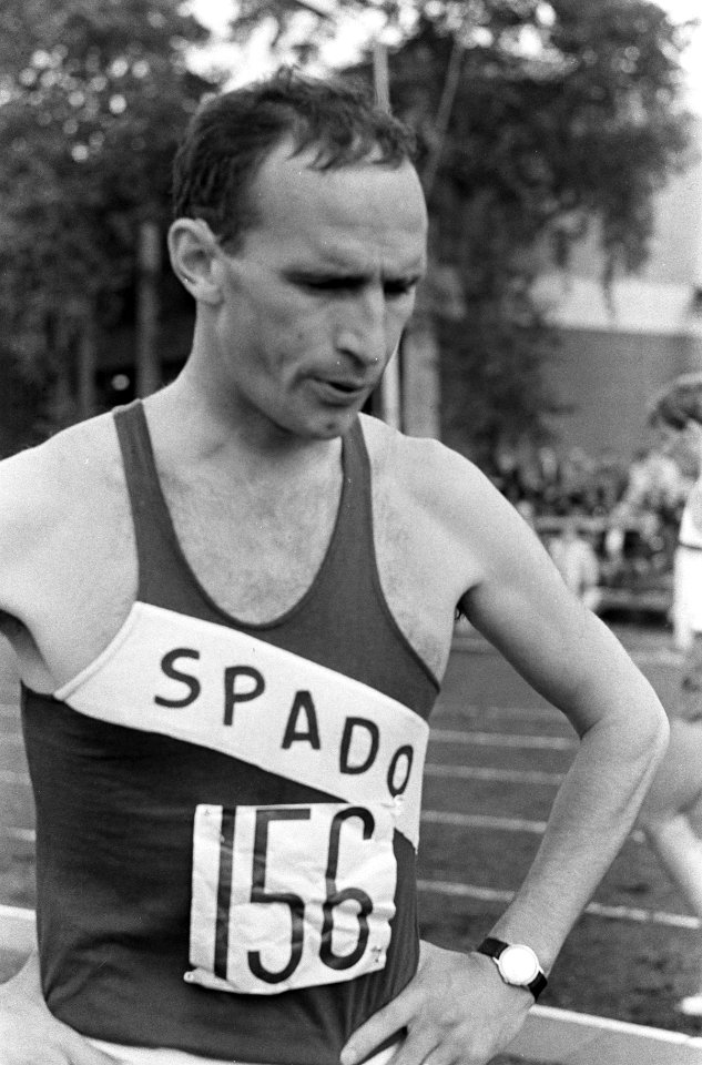 Nederlandse Atletiekkampioenschappen Rotterdam. Nummer 9 Finish 1500m heren 1e S, Bestanddeelnr 920-5977