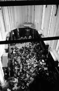 Nederlands Studenten Orkest aan het repeteren in het Ruine Kerkje te Bergen, ove, Bestanddeelnr 914-6845