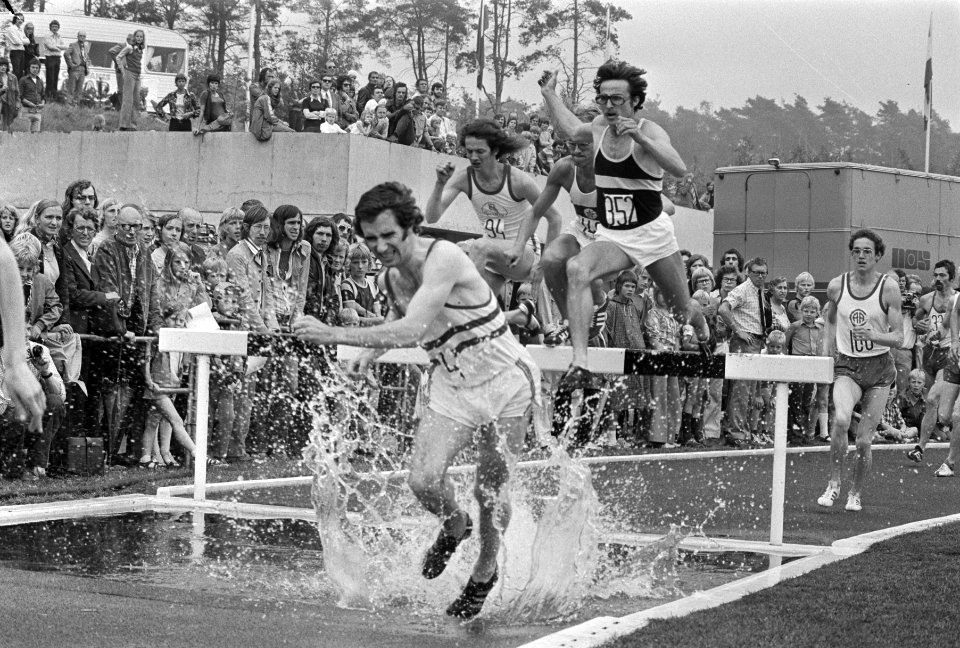 Nederlandse atletiekkampioenschappen Papendal Roelof Veld wint 300 meter steepl, Bestanddeelnr 927-3677
