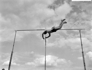 Nederlandse atletiekkampioenschappen in Eindhoven, polsstokhoog S Wijsen, Bestanddeelnr 911-4507